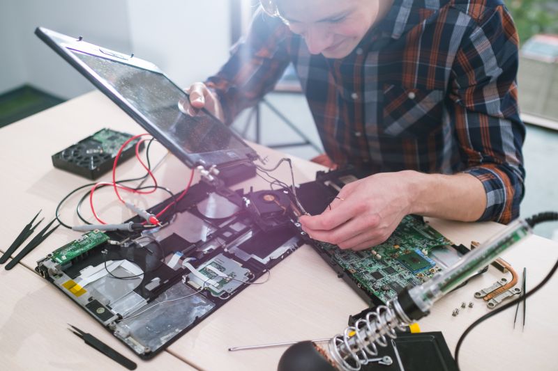 Customer discussing repair options